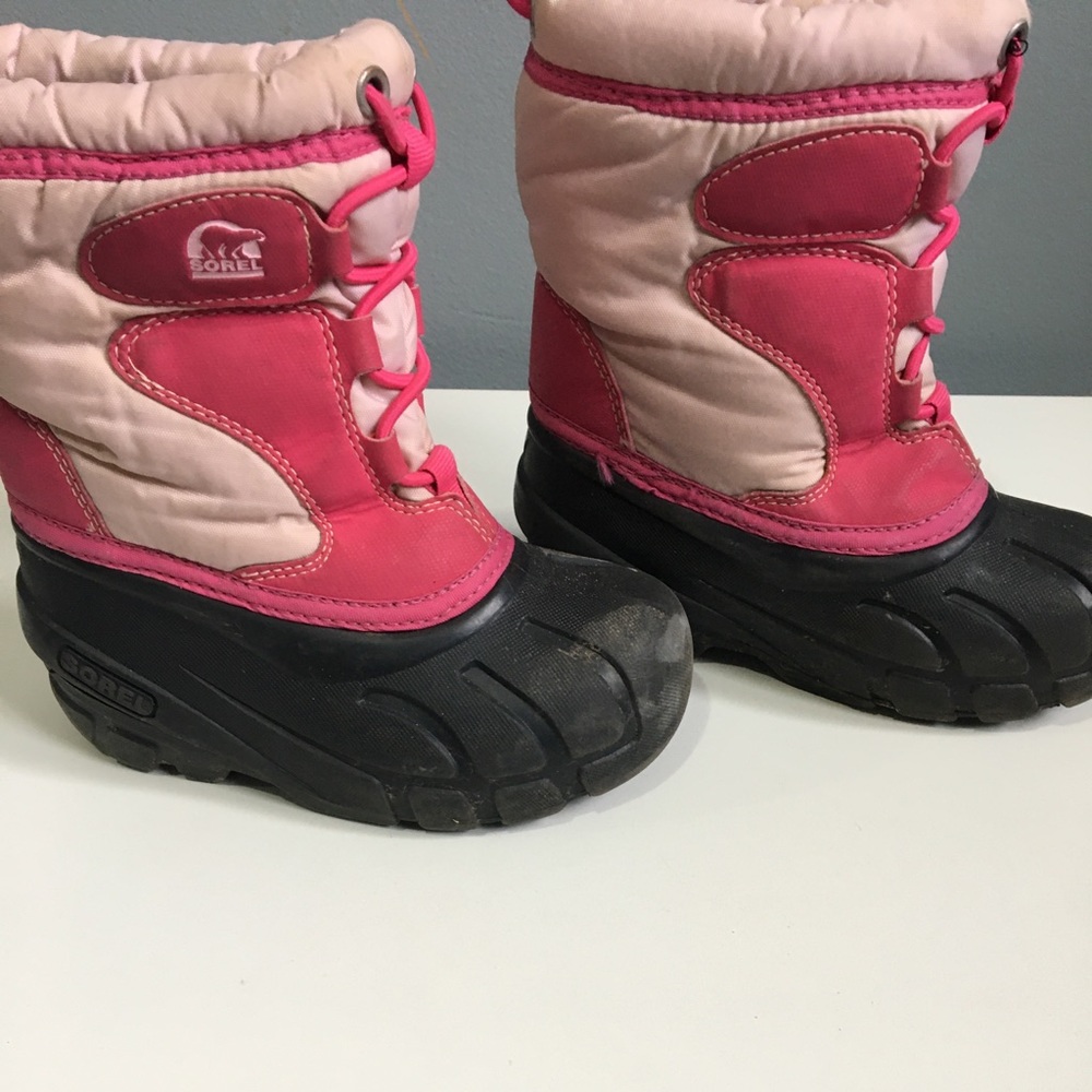 Sorel snow boots size 9